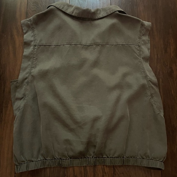 Evereve Olive Green Button-Down Shirt | Twist Tie Front Notched Collar | Size L - Picture 5 of 9